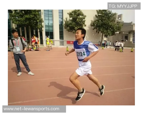 卓尔足球俱乐部奋勇争先展现团队精神与拼搏精神的精彩瞬间 卓尔足球俱乐部奋勇争先展现团队精神与拼搏精神的精彩瞬间